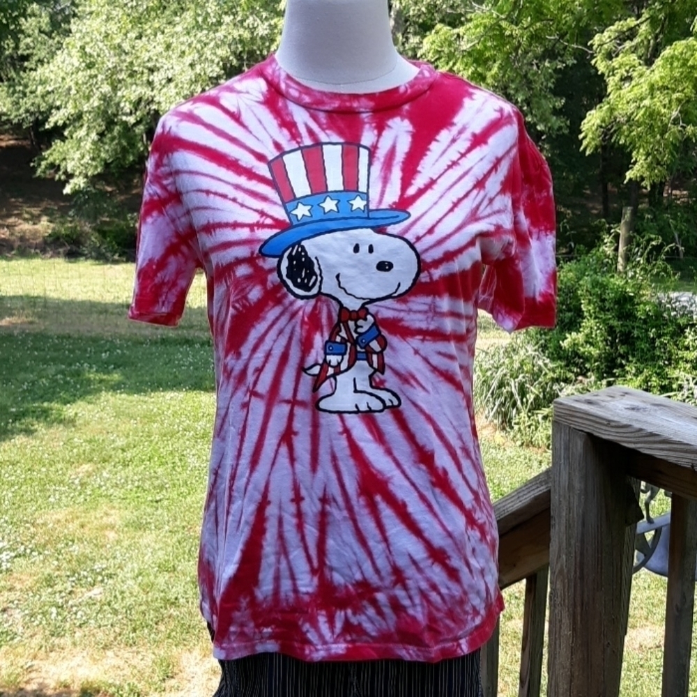 Peanuts Snoopy Charlie Brown tie dye small